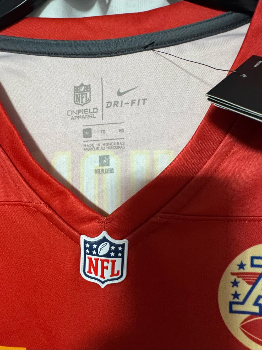 Men's Nike Patrick Mahomes Red Kansas City Chiefs Legend Player Performance Top - Picture 4 of 8